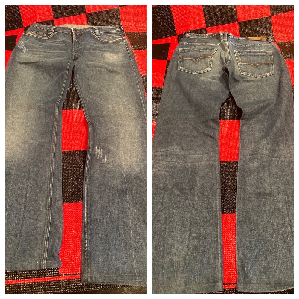 DIESEL KOFFHA bootcut jeans size 33
WASH 00772 inseam 32”
Made in Italy